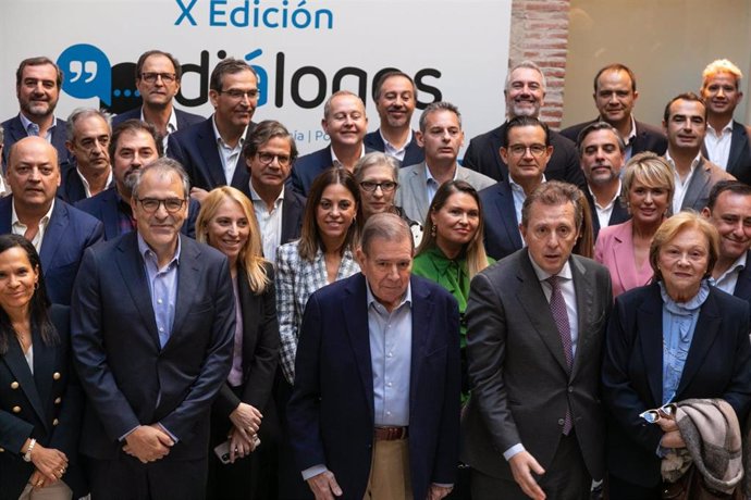 Archivo - Imagen de los protagonistas de 'Los Diálogos' de 2024, el foro de debate organizado por la consultora tecnológica Prodware y el despacho de abogados Cremades & Calvo Sotelo.