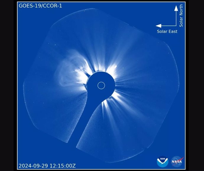 Esta primera imagen de CCOR-1 muestra un CME claramente definido que emerge del extremo este (lado izquierdo) del sol.