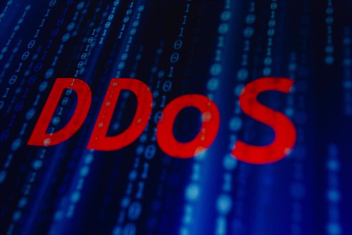 Archivo - La abreviatura DDoS (denegación de servicios) mostrado en una pantalla