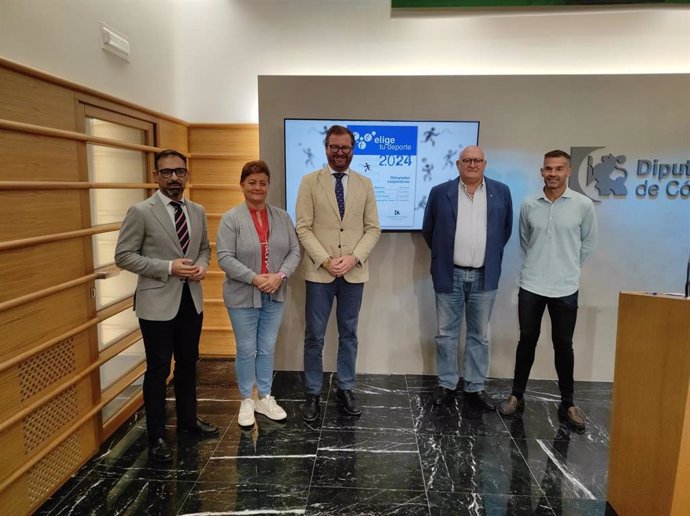 El delegado de Deportes en la Diputación, Antonio Martín (centro), en la presentación de 'Elige tu deporte'.