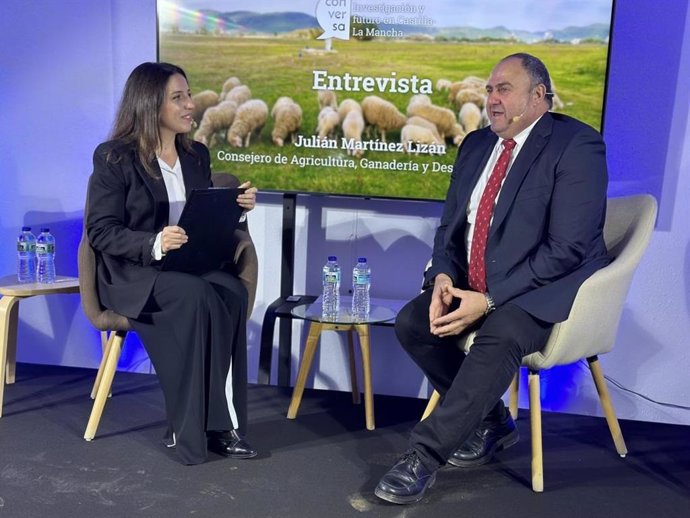 El consejero de Agricultura, Ganadería y Desarrollo Rural, Julián Martínez Lizán, participa en 'Conversa Ganadería: Investigación y futuro en Castilla-La Mancha', organizada por Cadena SER.