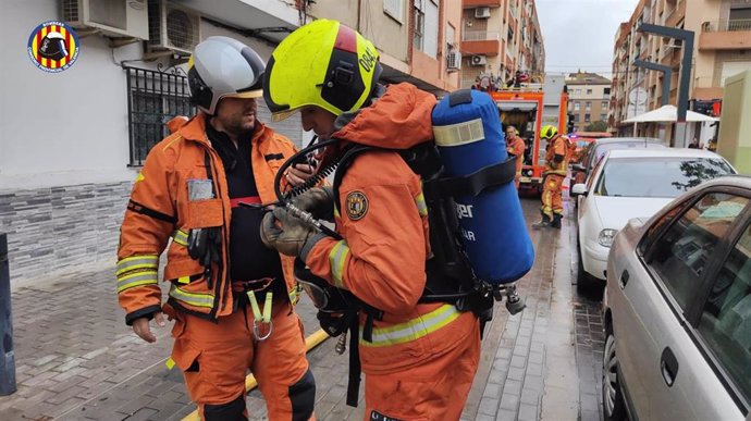 Bomberos sofocan un incendio