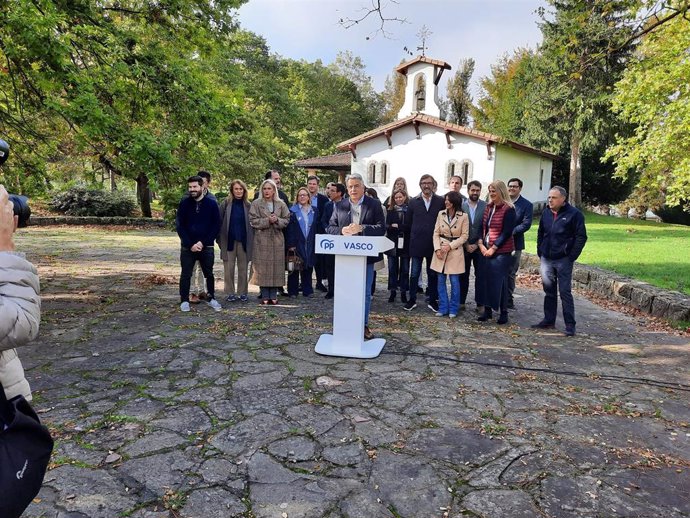 De Andrés Ha Presidido En Vitoria-Gasteiz Un Acto Organizado Del PP Con Motivo Del 45º Aniversario De La Aprobación Del Estatuto De Autonomía De Euskadi