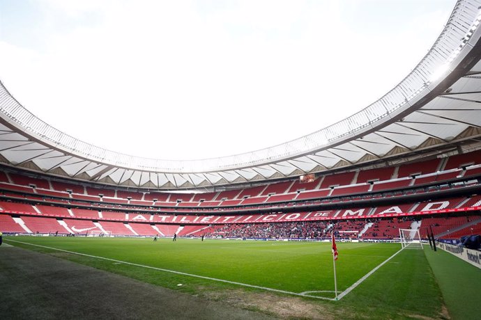 Archivo - Fútbol.- Metropolitano y Camp Nou aspiran a albergar las finales en 2027 de la Champions Masculina y Femenina