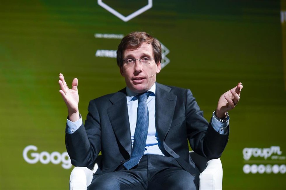 El alcalde de Madrid, José Luis Martínez-Almeida, durante la charla Ciudades del futuro: turismo vs. vivienda en la tercera jornada de Metafuturo, en el Ateneo de Madrid