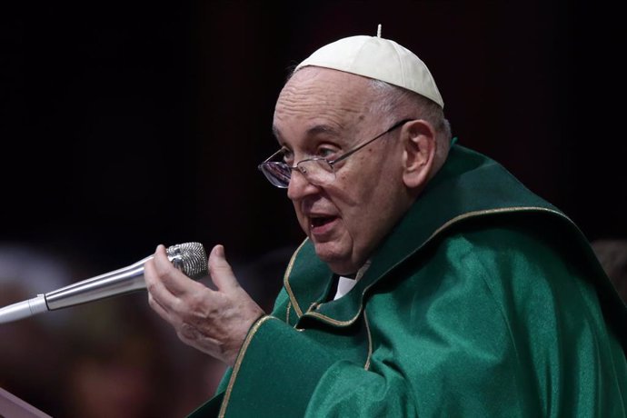 Archivo - 23 July 2023, Vatican, Vatican City: Pope Francis celebrates a mass in the occasion of the Third World Grandparents Day in St. Peter's Basilica at the Vatican. Photo: Evandro Inetti/ZUMA Press Wire/dpa