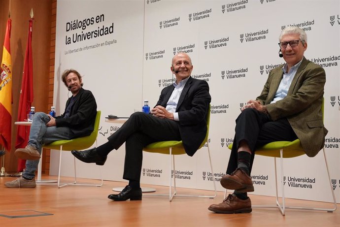 (I-D) Daniel Gascón, Editor De Letras Libres Y Columnista De El País; Casimiro García-Abadillo, Director De El Independiente; Y José Antonio Zarzalejos, Presidente Del Consejo Editorial De El Confidencial Y Exdirector De ABC.