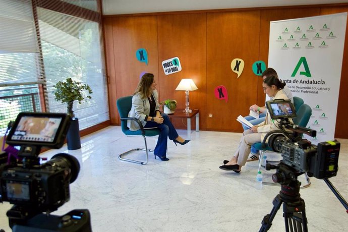 La consejera de Desarrollo Educativo y Formación Profesional, María del Carmen Castillo, ha mantenido un encuentro con estudiantes de Formación Profesional (FP) para escuchar las conclusiones y sugerencias.