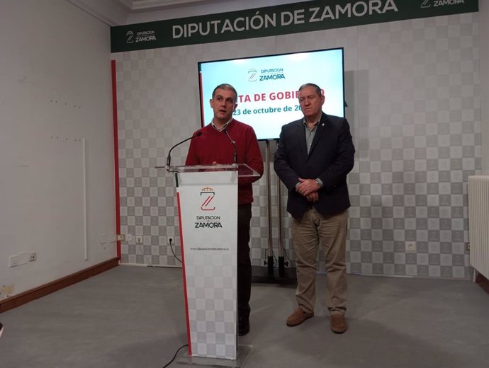 El diputado de Política Social, Ramiro Silva, junto al presidente de la Diputación, Javier Faúndez.