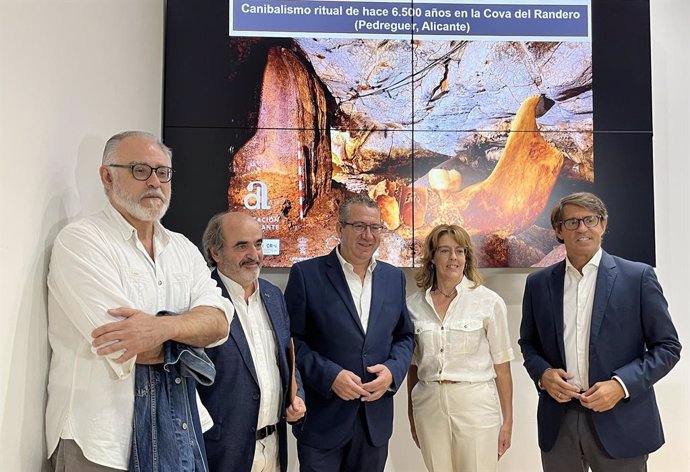 Hallan evidencias de canibalismo infantil ritual del Neolítico en la Cova del Randero de Pedreguer (Alicante).