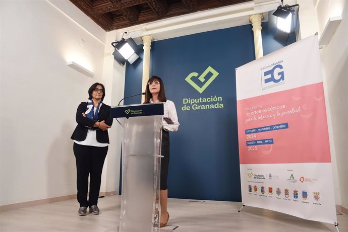 La delegada de Desarrollo Educativo de la Junta en Granada, María José Martín, y la diputada provincial de Cultura y Educación, Pilar Caracuel