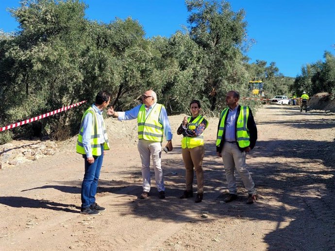 Visita a las obras en el camino rural de Valdejaén