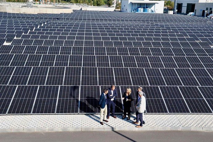 Visita de la alcaldesa de Granada, Marifrán Carazo, a las instalaciones de la planta de los Vados