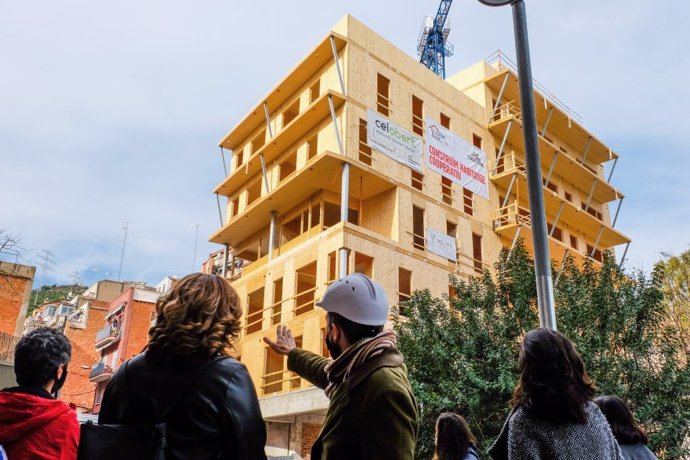 Construcción de la vivienda cooperativa Cirerers