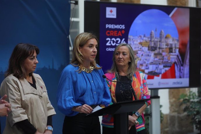 La presidenta de la Diputación de Cádiz, Almudena Martínez, durante la presentación la quinta edición de los Premios CREA+ en el Diputación de Cádiz, a 23 de octubre de 2024 en Cádiz(Andalucía, España).