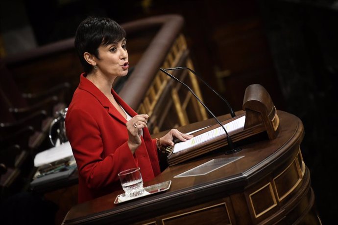 La ministra de Vivienda, Isabel Rodríguez, interviene durante una sesión plenaria en el Congreso de los Diputados, a 23 de octubre de 2024, en Madrid (España). El Gobierno afronta hoy un debate monográfico sobre corrupción en la sesión de control del Cong