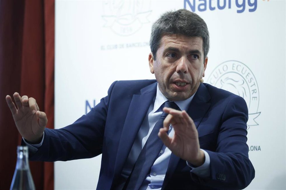 El presidente de la Generalitat Valenciana, Carlos Mazón, interviene en un coloquio en el Círculo Ecuestre, a 13 de octubre de 2024, en Barcelona, Catalunya (España). Esta es la segunda visita que realiza Carlos Mazón a Barcelona desde que ocupa el carg