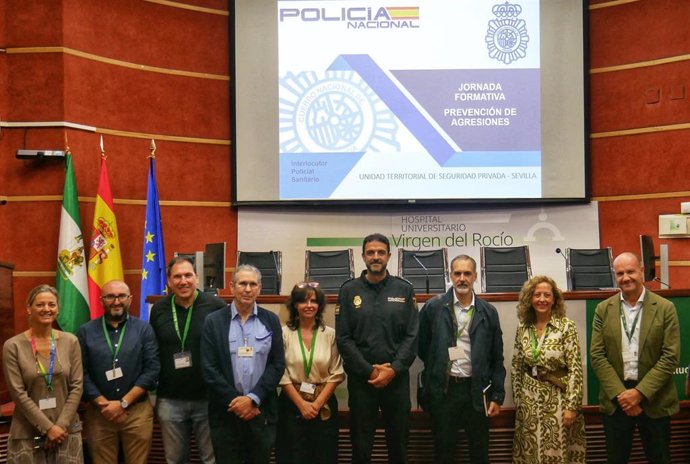 La Policía Nacional imparte un taller en el Virgen del Rocío.