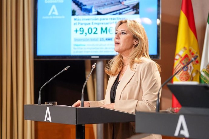 La consejera de Economía, Hacienda y Fondos Europeos y portavoz del Gobierno, Carolina España, en rueda de prensa tras una reunión del Consejo de Gobierno. (Foto de archivo).