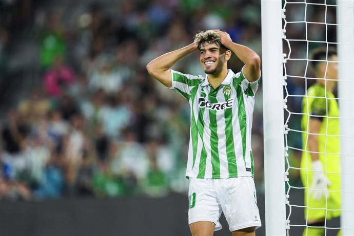 Archivo - Abde Ezzalzouli durante el partido de playoff de la Conference League de esta temporada entre el Real Betis y FC Kryvbas.