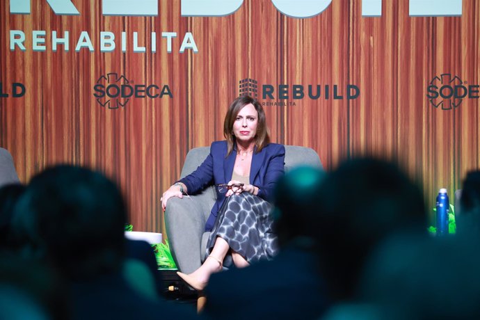 La consejera de Fomento, Articulación del Territorio y Vivienda, Rocío Díaz, durante la inauguración del congreso Rebuild Rehabilita en Sevilla. (Foto de archivo). 