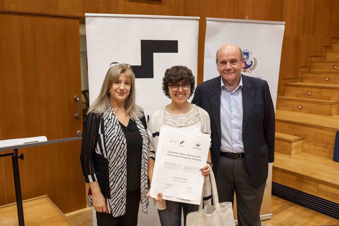 Miren Iñarga, directora académica de Musikene, Leire Retegi y Antxon Elosegi, presidente del Orfeón Donostiarra.