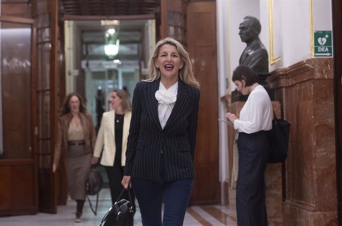 La vicepresidenta y ministra de Trabajo y economía Social, Yolanda Díaz, a su salida de una sesión plenaria, en el Congreso de los Diputados, a 22 de octubre de 2024, en Madrid (España).