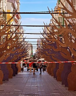 Preparativos del bosque encantado en El Puerto de Santa María de cara a la celebración de Halloween en la ciudad.