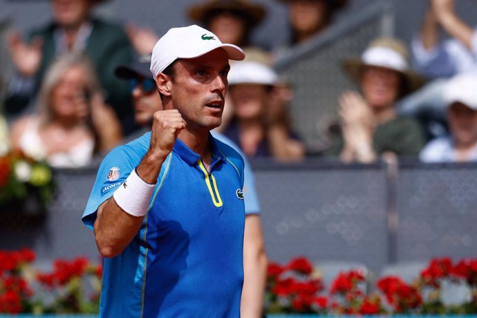 Archivo - Tenis.-Los españoles Roberto Bautista y Pedro Martínez superan el debut en Basilea