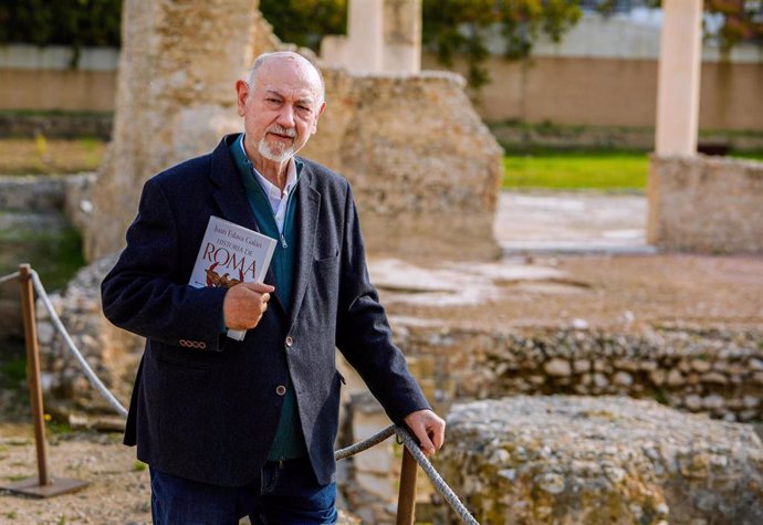 El Escritor Y Divulgador Juan Eslava Galán Publica La 'Historia De Roma Contada Para Escépticos' (Planeta), El Décimo Volumen De Esta Serie En El Que Analiza La Historia Del Imperio Romano.