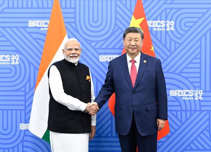 El primer ministro de India, Narendra Modi, junto al presidente de China, Xi Jinping