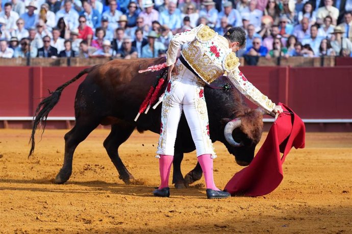 Archivo - Imagen de archivo de una corrida de toros en la plaza de la Maestranza de Sevilla. 