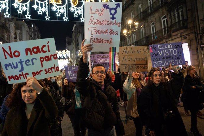 Archivo - Una concentración contra la violencia a las mujeres en una imagen de archivo.