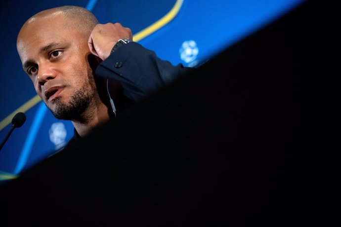 22 October 2024, Spain, Barcelona: Bayern Munich Coach Vincent Kompany attends a press conference at the team hotel, ahead of Wednesday's UEFA Champions League soccer match agaist FC Barcelona. Photo: Sven Hoppe/dpa