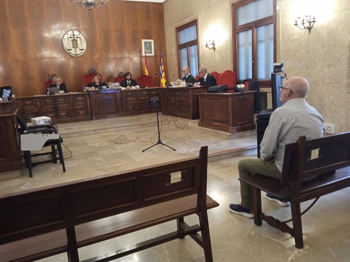 El hombre, durante el juicio en la Audiencia.