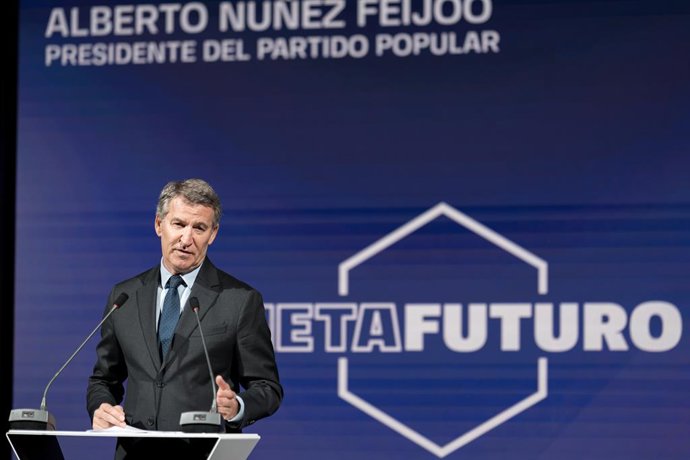 El presidente del Partido Popular, Alberto Núñez Feijóo, interviene durante la segunda jornada de la III edición del Foro Metafuturo, en el Ateneo de Madrid, 22 de octubre de 2024, en Madrid (España) Atresmedia impulsa por tercer año consecutivo Metafu