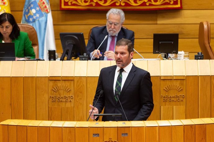 Archivo - El conselleiro de Cultura, Lingua e Xuventude, José López Campos, comparece a petición propia ante el Parlamento de Galicia