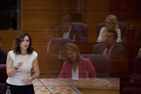 Ayuso critica que quieran desguazar el "prestigio" de su pareja pero avisa que "un hilo dental" no tapa la corrupción