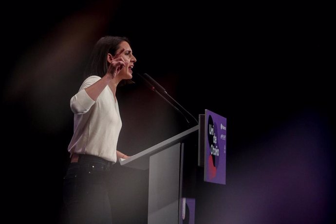 La secretaria política de Podemos y eurodiputada, Irene Montero, interviene durante el acto central de la Universidad de Otoño de Podemos ‘Cambiar todo lo que no podemos aceptar’, en el Círculo de Bellas Artes, a 19 de octubre de 2024, en Madrid (España).