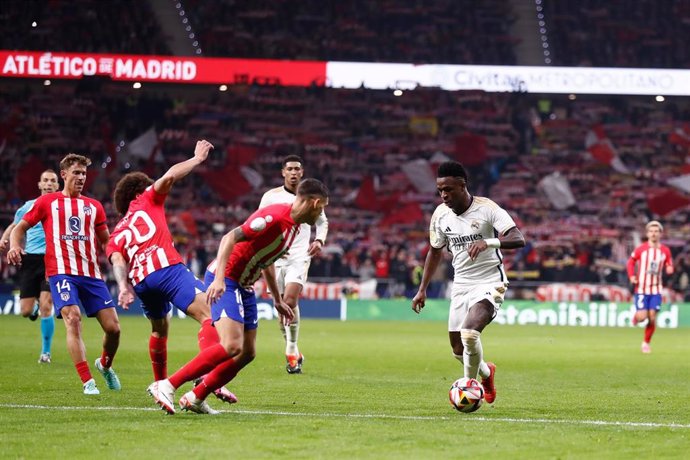 Archivo - Vinicius Junior of Real Madrid in action during the Spanish Cup, Copa del Rey, football match played between Atletico de Madrid and Real Madrid at Civitas Metropolitano stadium on January 18, 2024 in Madrid, Spain.