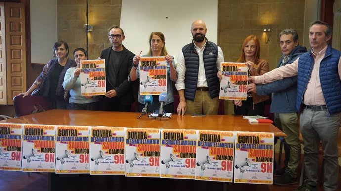 Rueda de prensa de representantes de las organizaciones sindicales CCOO, UGT, USO y CSIF y los partidos políticos PSOE, PRC, REC e IU para anunciar la manifestación