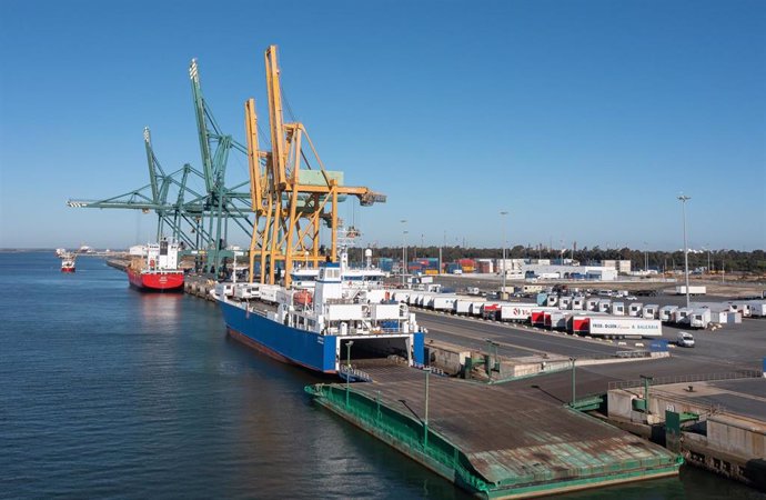 Archivo - Imagen del Muelle Sur del Puerto de Huelva.