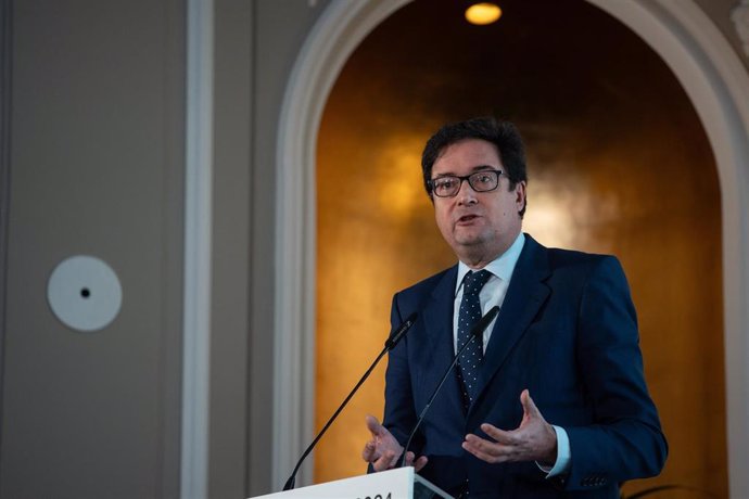 El ministro para la Transformación Digital, Óscar López, interviene durante el Summit Reinventing Spain organizado por Forbes, en el Hotel Mandarín Oriental Ritz, a 24 de octubre de 2024, en Madrid (España). 