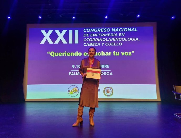 Profesionales del Hospital Universitario Clínico San Cecilio han logrado el premio a la mejor comunicación oral en el XXII Congreso Nacional de Enfermería de Otorrinolaringología (ORL) Cabeza-Cuello .