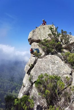 Roque Anambro, situado en el Parque Rural de Anaga, en el ámbito restringido de la Reserva Integral del Pijaral y cercano al sendero que une La Ensillada-Chinobre y Cabezo del Tejo.