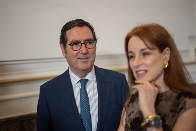 El presidente de la CEOE, Antonio Garamendi, durante el Summit Reinventing Spain organizado por Forbes, en el Hotel Mandarín Oriental Ritz, a 24 de octubre de 2024, en Madrid (España).  