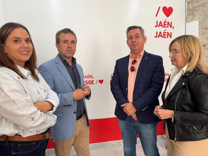 Julio Millán (2i), junto a otros concejales del PSOE en el Ayuntamiento de Jaén.