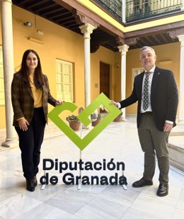 El portavoz del equipo de gobierno de la Diputación de Granada, Nicolás Navarro, y la diputada provincial de Reto Demográfico, María Vera