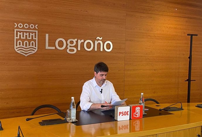 Archivo - El portavoz del Grupo Municipal Socialista de Logroño, Luis Alonso