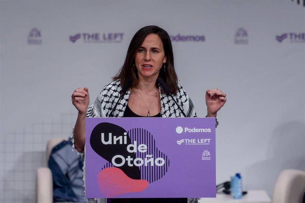 La secretaria general de Podemos, Ione Belarra, interviene durante el acto central de la Universidad de Otoño de Podemos Cambiar todo lo que no podemos aceptar, en el Círculo de Bellas Artes, a 19 de octubre de 2024, en Madrid (España).